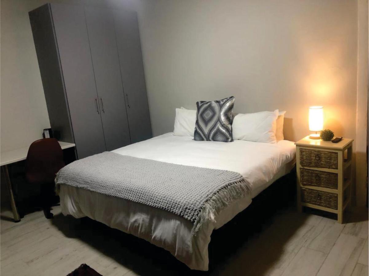 Beesdam Guesthouse Potchefstroom Bagian luar foto