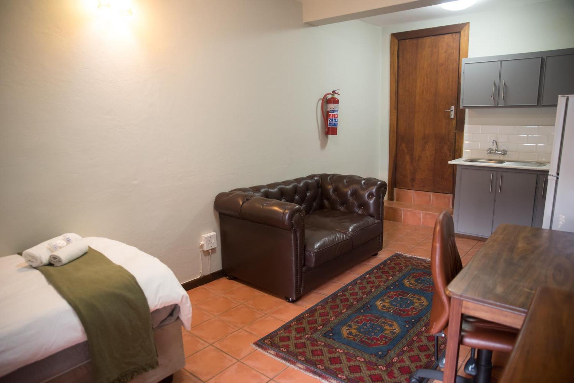 Beesdam Guesthouse Potchefstroom Bagian luar foto